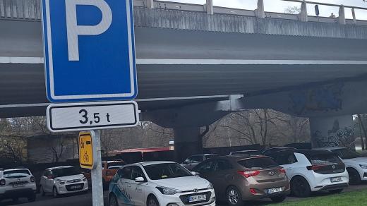 V Teplicích začne platit zákaz nočního parkování vozidel do 3,5 tuny určených k přepravě nákladu