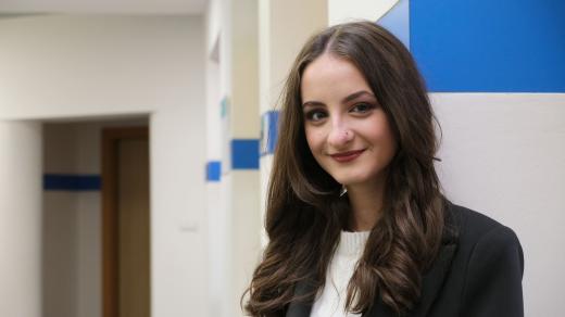Klaudie Bergerová ve studiu Českého rozhlasu Hradec Králové