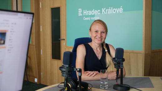 Martina Majorošová ve studiu Českého rozhlasu Hradec Králové