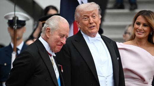 Král Karel III. s Donaldem Trumpem během návštěvy USA
