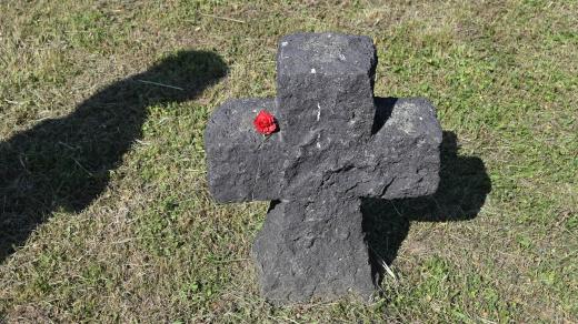Kříž v Pohořelicích, kam byli vyhnáni Němci z Brna
