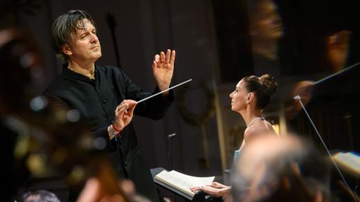 Faustovo prokletí. Monumentální, zábavný i dramatický Berliozův Faust v podání Tomáše Netopila a Symfonického orchestru hl. m. Prahy FOK