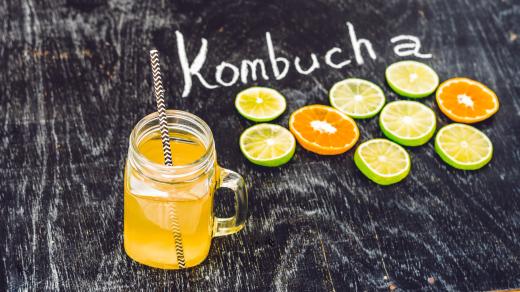 Kombucha: Jak na domácí výrobu a jak ji nepokazit? Je vhodná pro děti? Poslechněte si o radosti z jídla i ze života