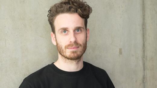 Divadlo jako svátek? Brojím proti tomu, strojenost mu nesluší, říká režisér a dramatik Tomáš Ráliš
