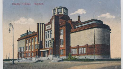 Muzeum, dobová pohlednice po roce 1913