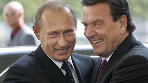 Vladimir Putin a Gerhard Schröder v Berlíně v roce 2005