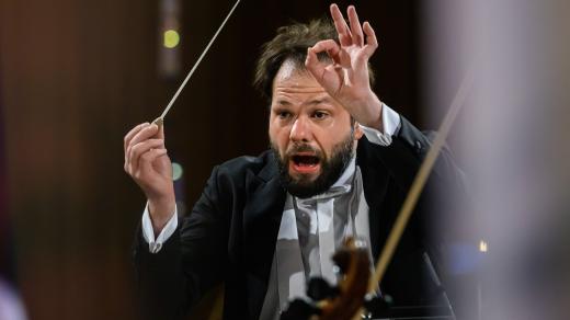 Zahajovací koncert Pražského jara v podání SOČR a dirigenta Petra Popelky. Tradičně zazněla Má vlast Bedřicha Smetany