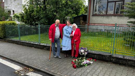 Milena Ručková s manželem a knihovnicí Kateřinou Švarcovou