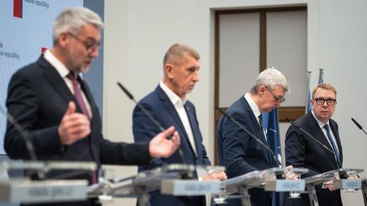 Zleva Lubomír Metnar, Andrej Babiš, Karel Havlíček a Aleš Juchelka (všichni ANO) na tiskové konferenci po schůzi vlády