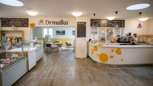 Produkty z malé farmy jsou k dostání v kavárně Drmalka v centru Chomutova