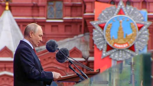 Vladimir Putin během vojenské přehlídky v Moskvě, 9. května 2026