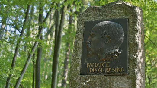 Pomník věnovaný památce Aloise Rašína poblíž Budějovického předměstí v Písku