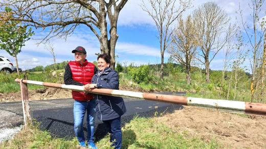 Místostarosta Vyššího Brodu Jaroslav Marek a starostka Reichenthalu Karin Maria Kampelmüler na stavbě cyklotrasy, která obce propojí