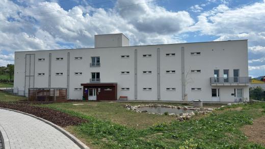 Stále více obcí chce nabídnout soběstačným seniorům dostupné sociální bydlení