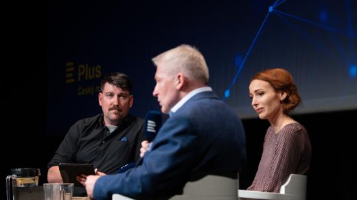 Vojtěch Koval, Lucie Korcová a Marek Orko Vácha na konferenci Českého rozhlasu Plus
