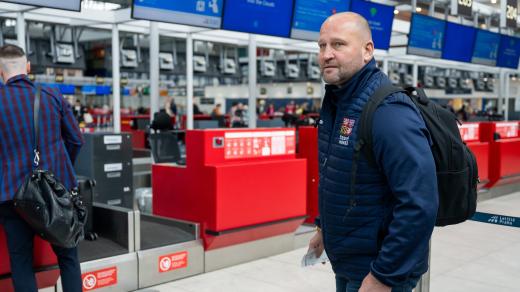 Jiří Šlégr při odletu české hokejové reprezentace do Švýcarska