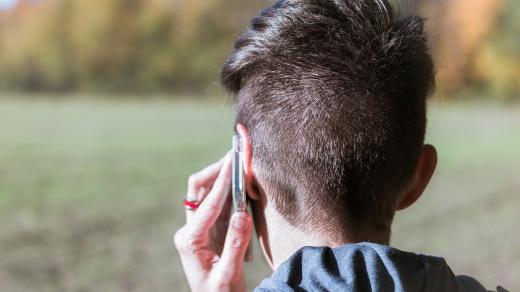 Telefonující muž 