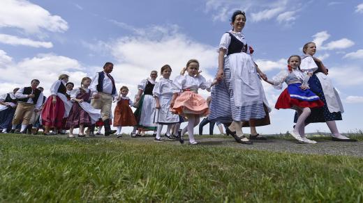 Na svatojánskou krojovou pouť přijeli do Žďáru nad Sázavou v roce 2018 poutníci v horáckých i moravských krojích