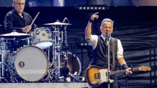 Koncert amerického zpěváka a kytaristy Bruce Springsteena za doprovodu kapely The E Street Band v Praze,  15. června 2025