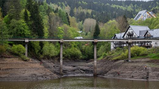 Vypouštění přehrady Labská kvůli těžbě sedimentů