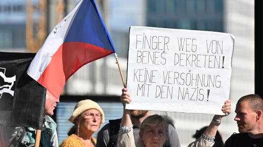 Protestující proti účasti sudetských Němců na festivalu Meeting Brno 2026