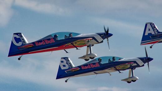 Synchronizované létání v podání Flying Bulls