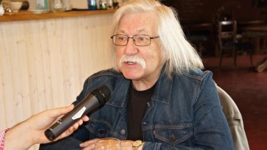 Josef Fousek při rozhovoru