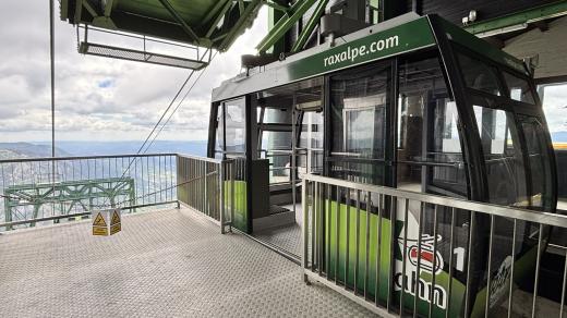 Rax-Seilbahn je historickou památkou i moderním dopravním prostředkem