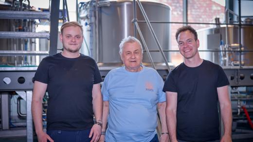 Sládci Václav Prachniar, Matěj Masař a Ivan Chramosil (uprostřed)