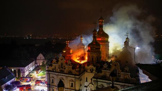 Ve slavném pravoslavném klášteru Kyjevskopečerská lávra vypukl požár v důsledku ruského útoku