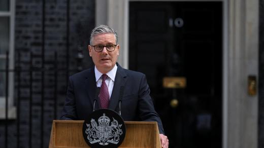 Keir Starmer během projevu, kde oznámil rezignaci na post premiéra