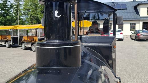 Mechanický silák! Legendární silniční vláček Bubáček vás vezme na parádní horskou jízdu Krkonošemi