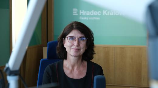 Eva Vik ve studiu Českého rozhlasu Hradec Králové