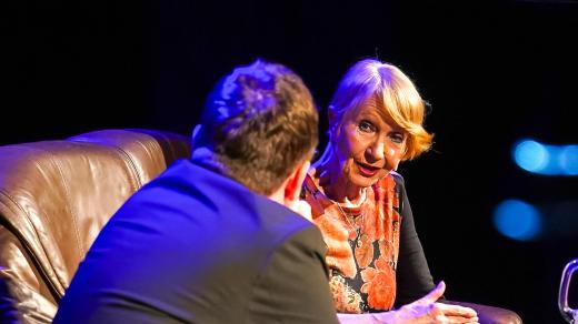 Daniela Kolářová v pořadu Českého rozhlasu Zlín Na pohovce Jožky Kubáníka, živě ve Slováckém divadle v Uherském Hradišti