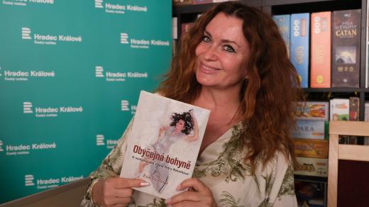Petra Řehořková v rozhlasové kavárně