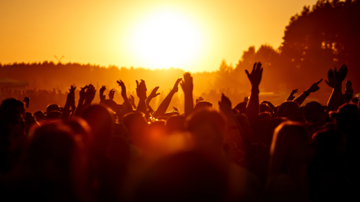 Letní hudební festival horko slunce diváci