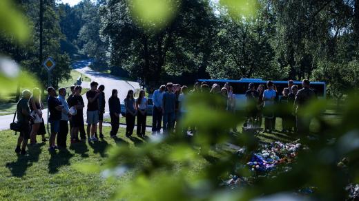 Po zažehnutí symbolického ohně navštívili mimo jiné lesopark Jiřího Potůčka, evangelický kostel v Pardubicích, hrob Adolfa Švadlenky, pardubický zámeček nebo Larischovu vilu