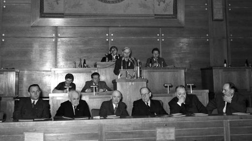 Zahájení II. sjezdu Svazu československých spisovatelů v zasedací síni Národního shromáždění v Praze dne 22. dubna 1956