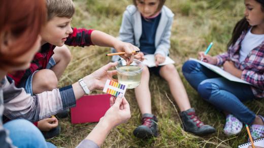 Žádné katastrofy před čtvrtou třídou. Jak mluvit s dětmi o klimatu, aniž bychom je přetížili?