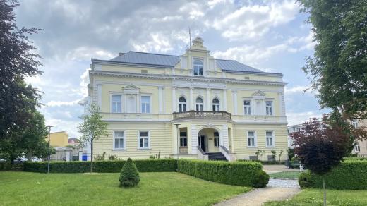Dnes tam sídlí okresní soud. Dřív to byla vila postavená pro syny Johanna Budiga