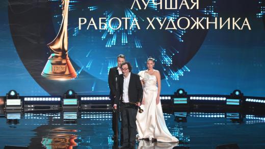 Autoři snímku Čaroděj ze smaragdového města přebírají cenu ruského filmového festivalu Nika Award