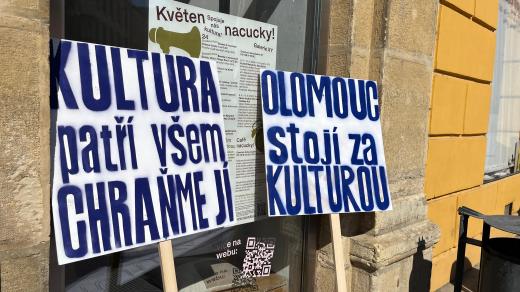 Studenti Univerzity Palackého v Olomouci vyrazili na protestní pochod za kulturu a média