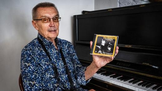 Emil Viklický s albem, které obsahuje poslední záznam veřejného vystoupení Evy Olmerové s jeho triem