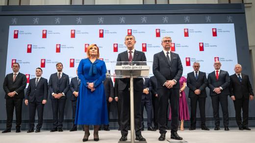 Zleva ministryně financí Alena Schillerová (ANO), premiér Andrej Babiš (ANO) a ministr průmyslu a obchodu Karel Havlíček (ANO)