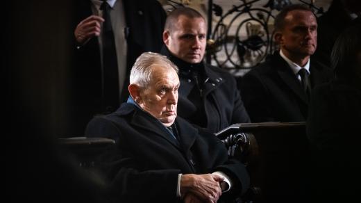 Dorazil také Miloš Zeman