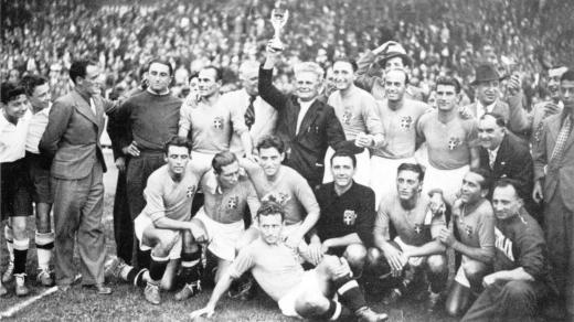 Tým Itálie vyhrál v roce 1938 fotbalové mistrovství světa