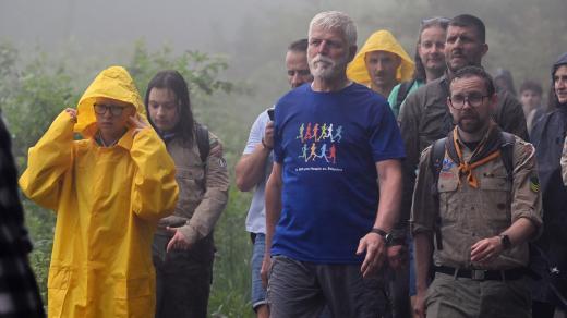 Posledním bodem na středečním programu byla túra na Svatý Hostýn, kam prezident vyrazil společně se skauty z místního oddílu