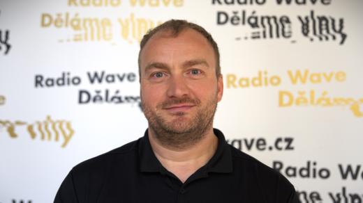 Nemá smysl zakazovat něco, co je dneska naprosto běžné. AI můžeme používat bezpečně, říká expert