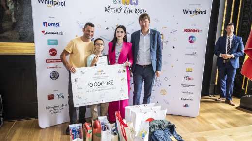 Sourozenci Vojtěcha a Václava Kuny přebírají cenu za Dětský čin roku