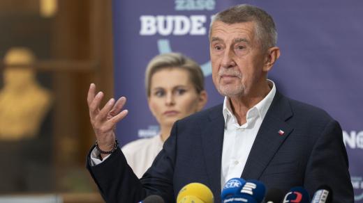 Premiér Andrej Babiš a vládní zmocněnkyně pro lidská práva Taťána Malá (oba ANO)